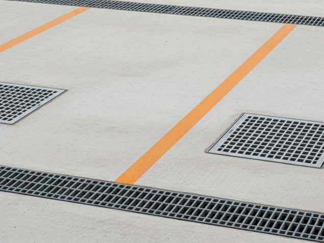 悪臭・詰まり解消!洗車場の油水分離槽におけるトラブルの原因と即効性対策 | 排水処理装置・システム.com 駐車場 油水分離槽