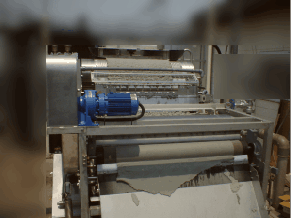 廃乳製品・洗瓶排水の固液分離改善事例 | 排水処理装置・システム.com